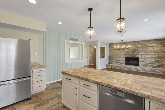 Building Photo - 2844 Wildwood Rd