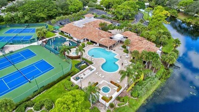 Building Photo - 2563 Egret Lake Dr
