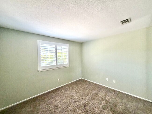Building Photo - Spacious 5 Bedroom Redhawk Home with LARGE Loft & Backyard in Prime Location