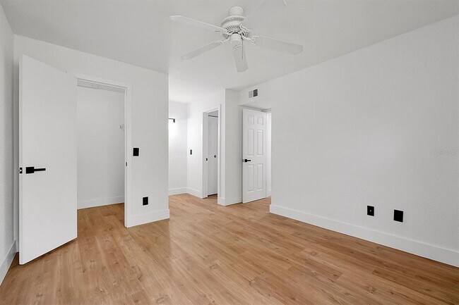 Building Photo - 5168 Conroy Rd