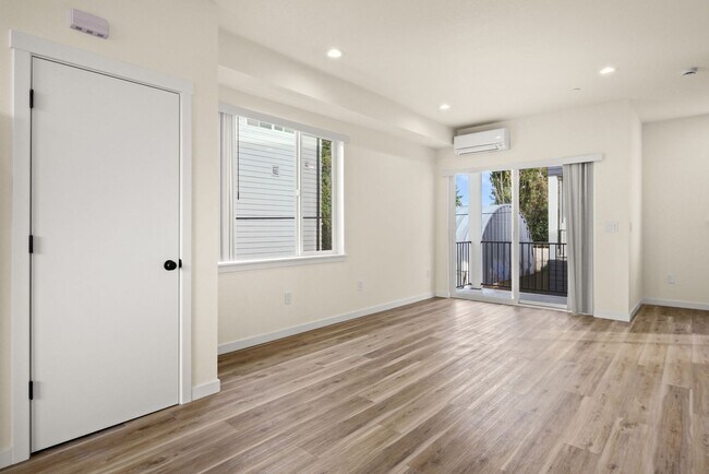 Building Photo - Vancouver Townhouses