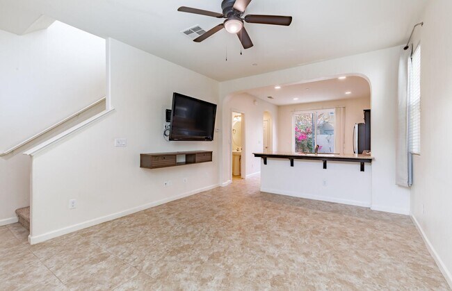 Building Photo - Clovis Loma Vista  3 Bedroom/2.5 Bath Home For Lease