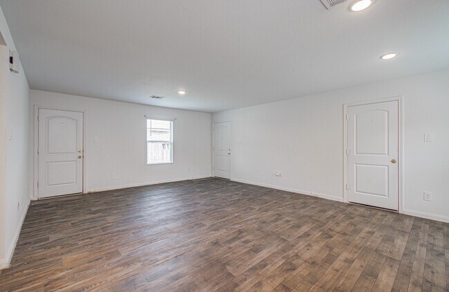 Building Photo - 752 Rd 5138
