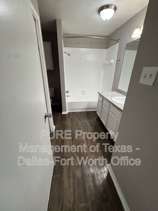 Building Photo - 806/104 Castleglen Drive