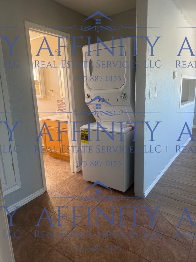 Building Photo - 2 Bedroom Home