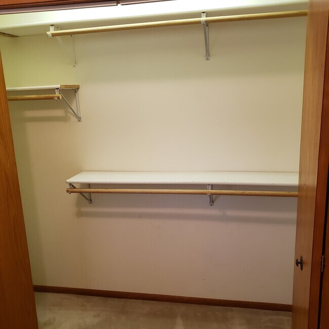 Convenient walk thru master closet - 907 Saint Clair St