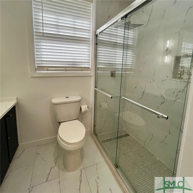 Building Photo - 103 W 51st St