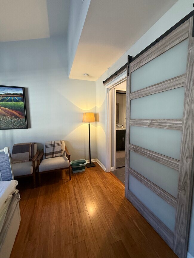 Building Photo - 224 S Marengo Ave