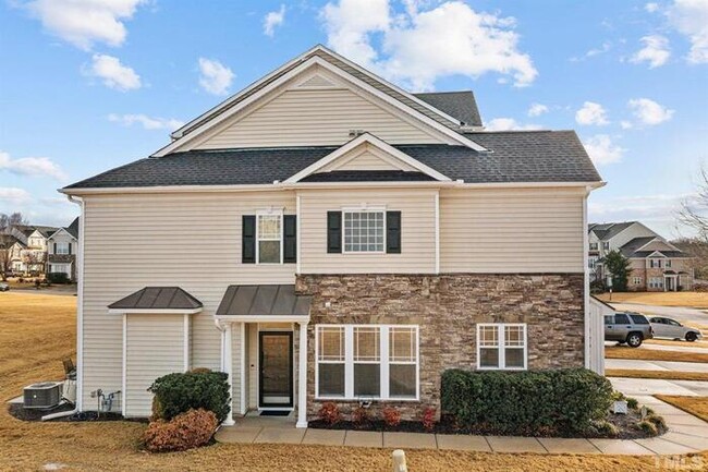 Building Photo - Gorgeous End Unit Townhome in Wake Forest