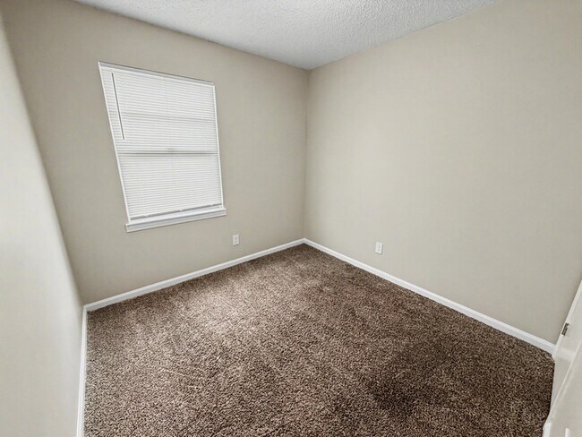Building Photo - 4551 Sunny View Dr