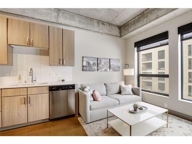 Building Photo - 728 N 3rd St