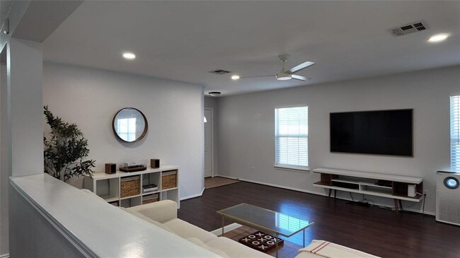 Building Photo - 102 Kendall Cove