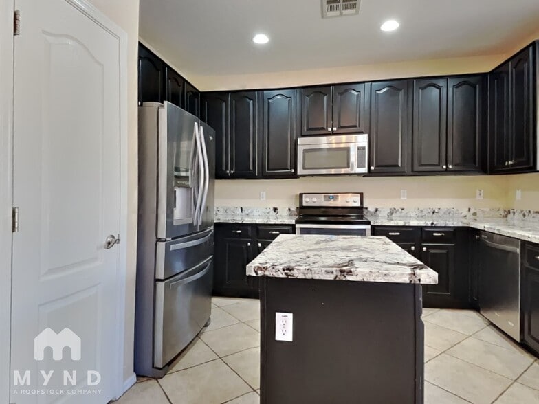 Building Photo - 2534 W Old Paint Trail