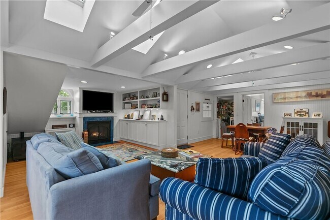 Building Photo - 718 Bellevue Ave