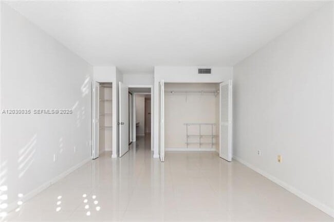 Building Photo - 210 Seaview Dr
