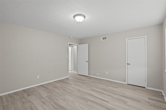 Building Photo - 2729 Main St