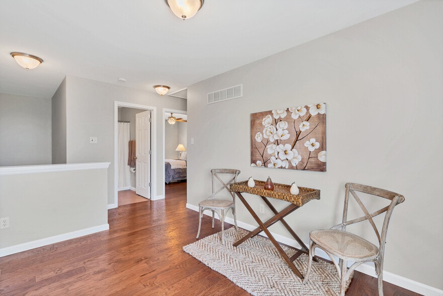 Hardwood continues upstairs. Spacious loft can be a home office or TV room - 201 Countryshire Dr
