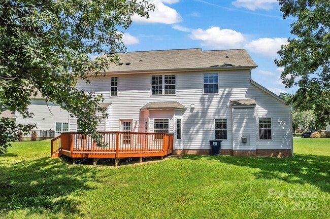 Building Photo - 2003 Red Carpet Ct