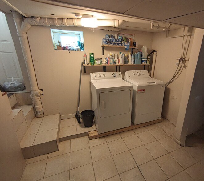 Building Photo - 63 Fenno St