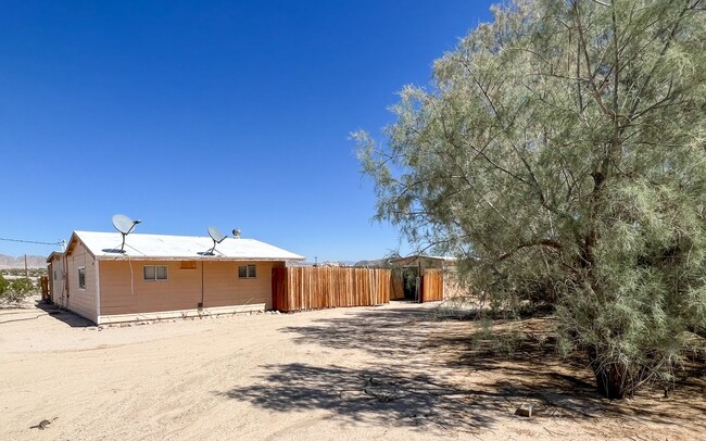 Building Photo - Cute 3 bedroom 2 bath in Desert Heights