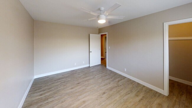 Building Photo - 6BD/2.5BA, Amazing Yard!