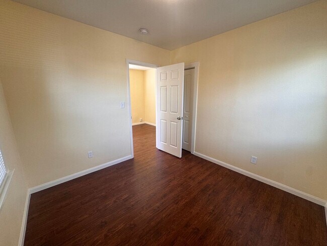 Building Photo - 285-289 Sunset Boulevard