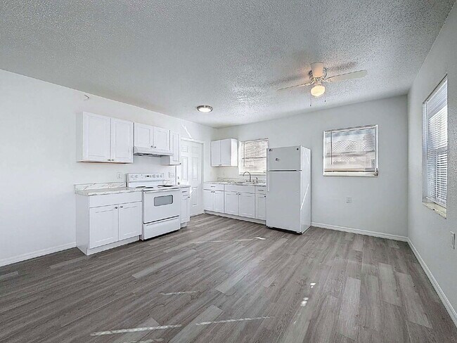 Building Photo - 650 East Harbor Dr S