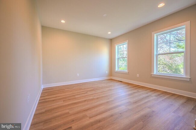 Building Photo - 2424 Carey Ln