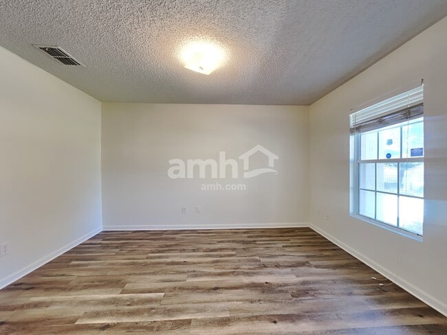 Building Photo - 2661 Fox Creek Dr E