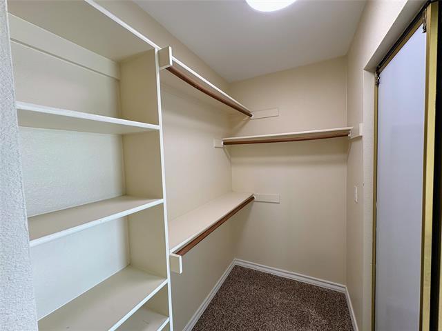 Building Photo - 512 Woodlake Dr