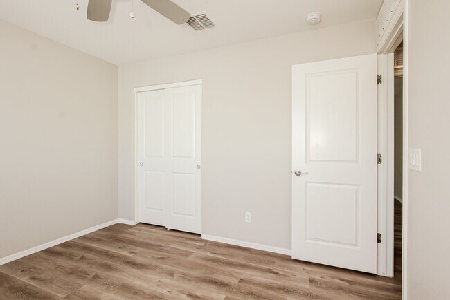 Building Photo - 11633 N 165th Ln