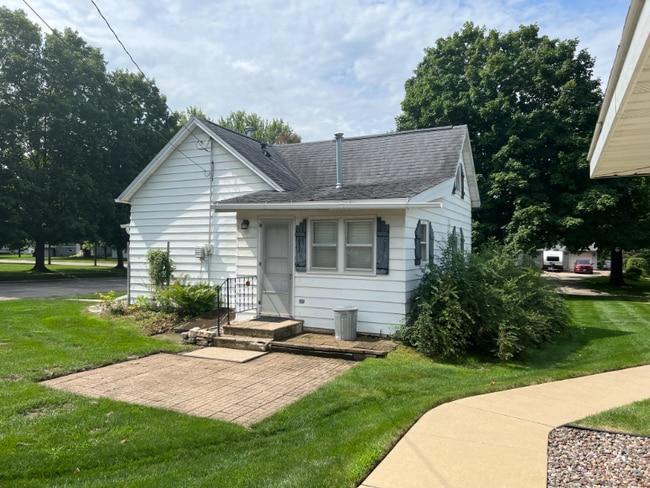 Building Photo - 221 4th St SW