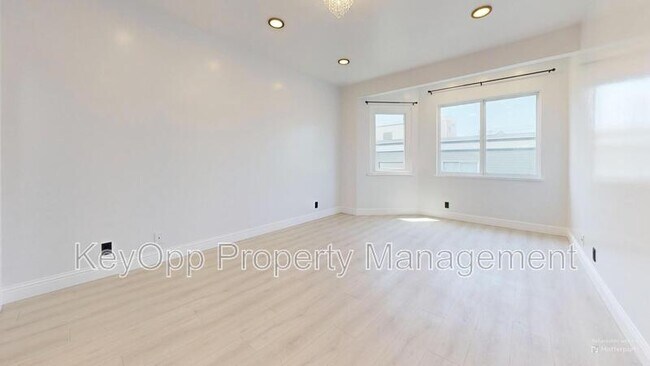Building Photo - 711 La Playa St