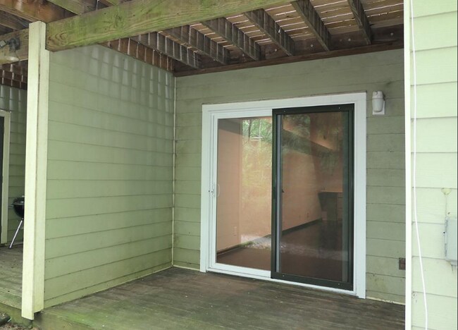 Building Photo - 140 Beechwood Dr