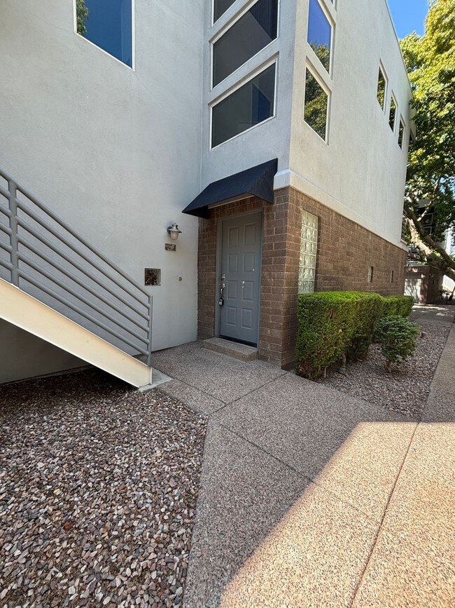 Building Photo - 3633 N 3rd Ave