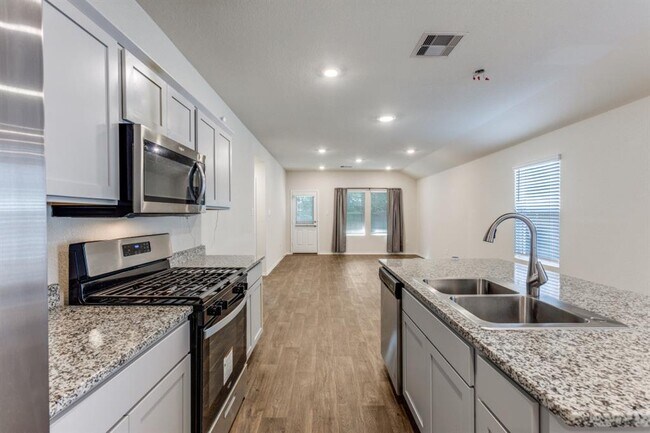 Building Photo - 250 Granary Dr