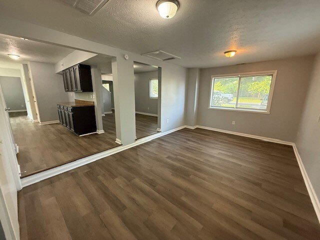 Building Photo - EAST SIDE 4 BR RECENTLY UPDATED!  AVAILABLE NOW!