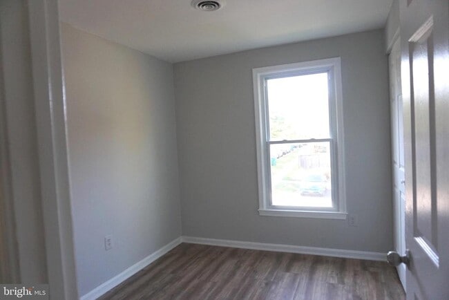 Building Photo - 19 Shady Spring Pl