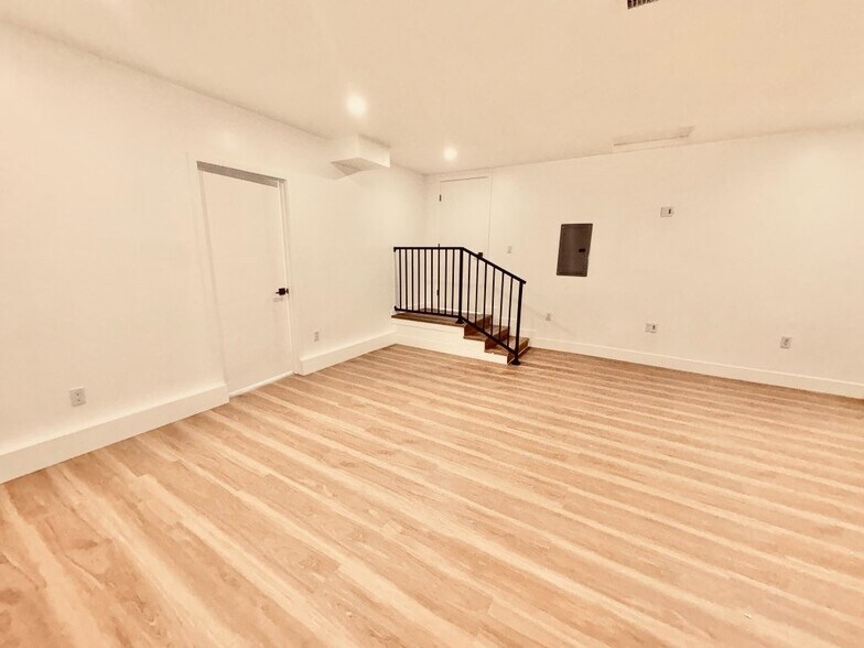 Building Photo - 18152 Sunburst St