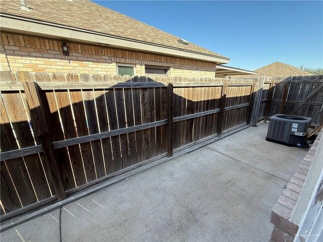 Building Photo - 13 Peabody Ave