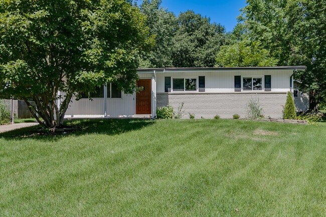 Building Photo - "Charming 4-Bed, 2-Bath Florissant Home wi...