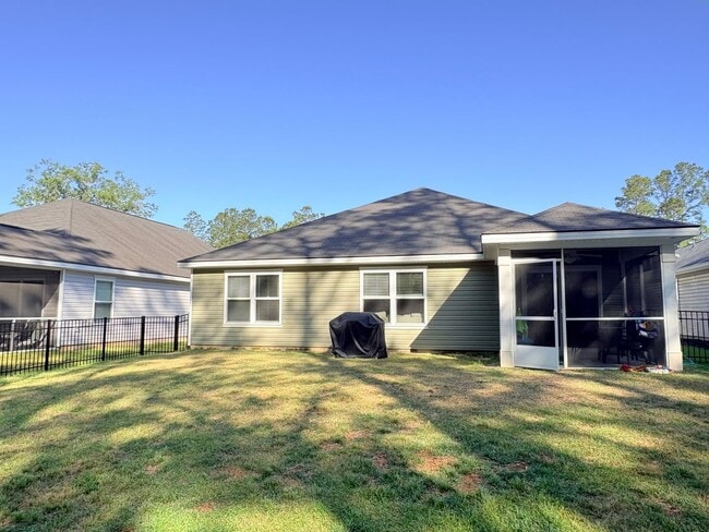 Building Photo - Welcome To Heritage New River Side