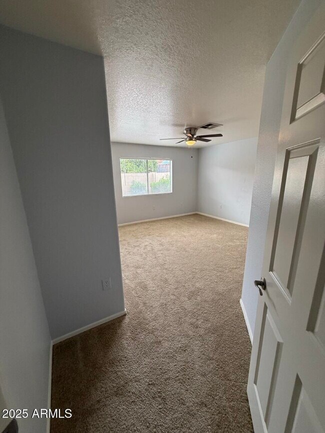 Building Photo - 646 N Cobblestone St