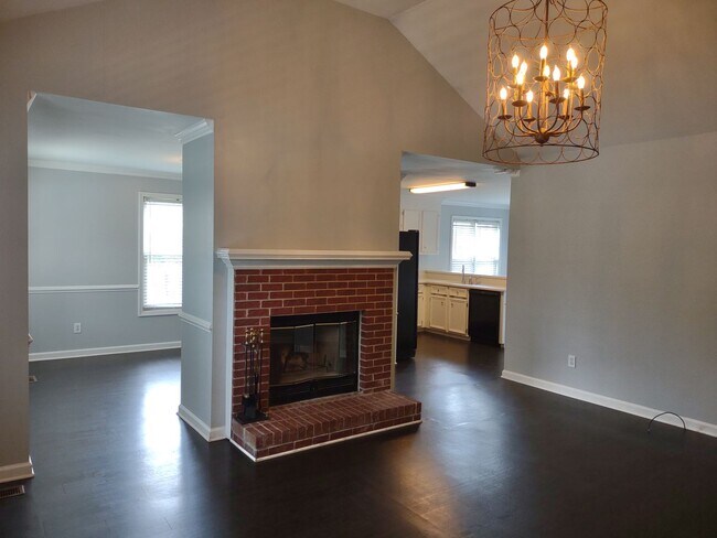 Building Photo - Fantastic Three Bedroom Home in Lexington!