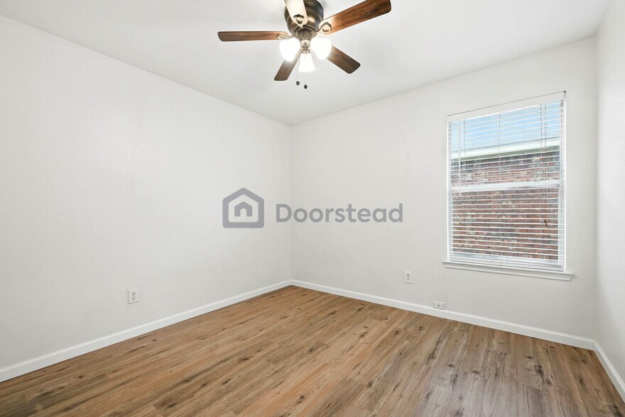 Building Photo - 523 Elk Run Dr