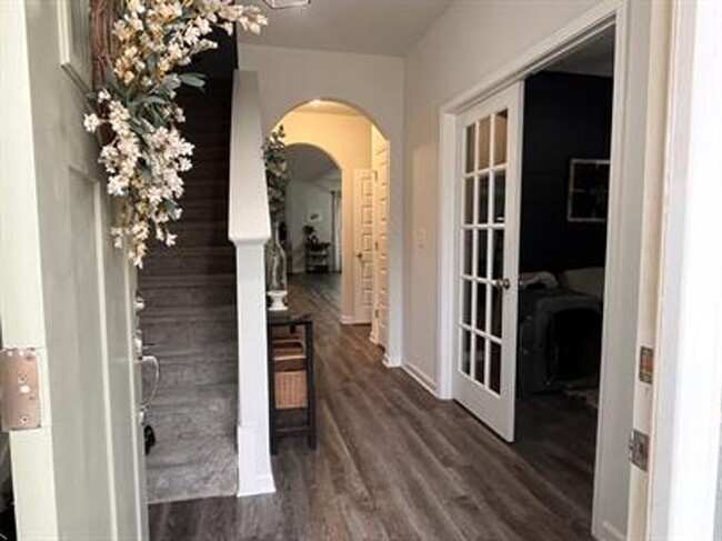 Building Photo - Beautiful 4-Bedroom Home with Office, Bonu...