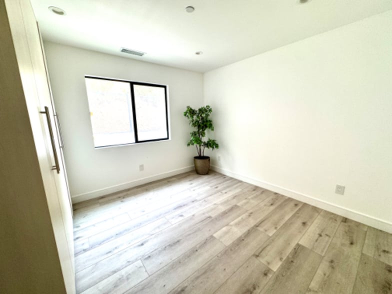 Building Photo - 7822 Shadyspring Dr