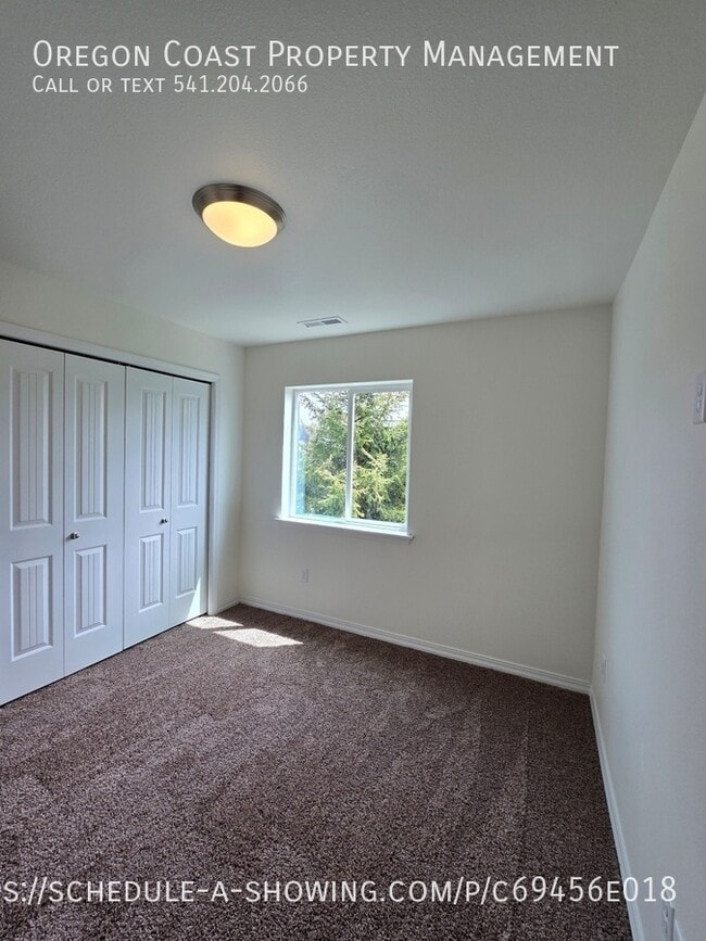 Building Photo - 4822 SW 48th Ct