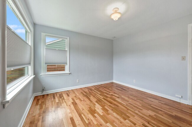 Building Photo - Move in ready now! Eastside rambler with A/C, 2 bed 1 bath. Olympia School District.
