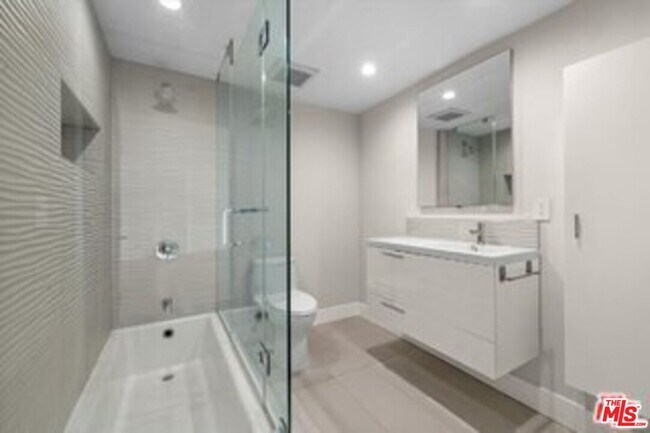 Building Photo - 4316 Marina City Dr